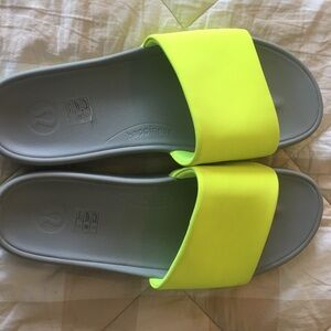 Lululemon mens bright lemon/lime and grey Restfeel Slides Size 12